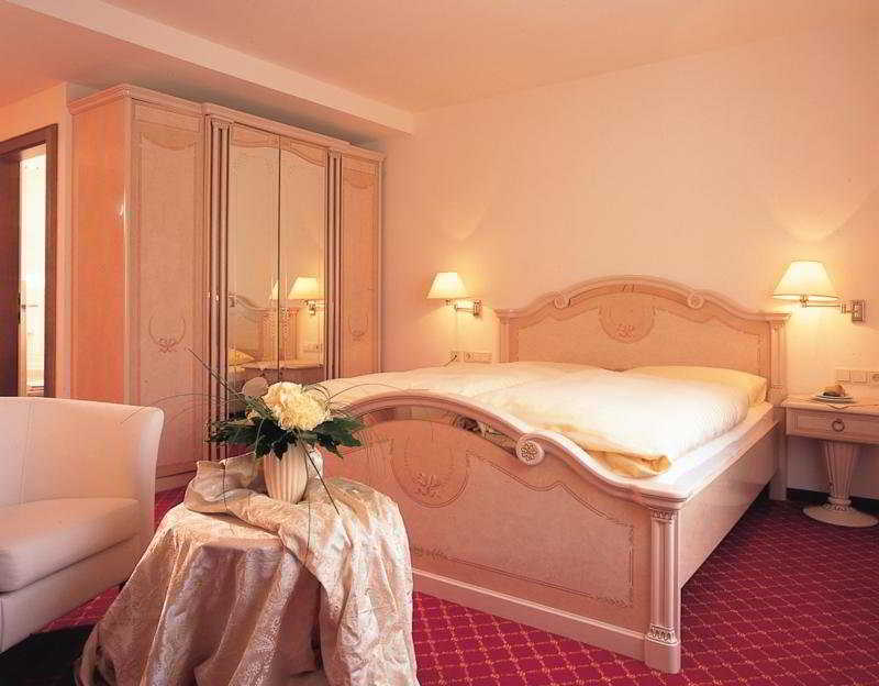 Hotel Schwarzer Adler Innsbruck Quarto foto